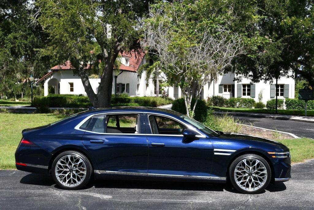 Used 2023 Genesis G90 3.5T AWD/4WD image 7