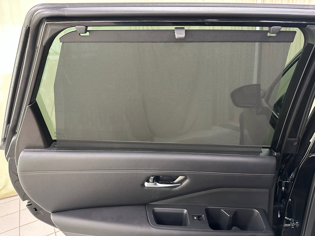 Used 2025 Nissan Pathfinder SL AWD/4WD image 39