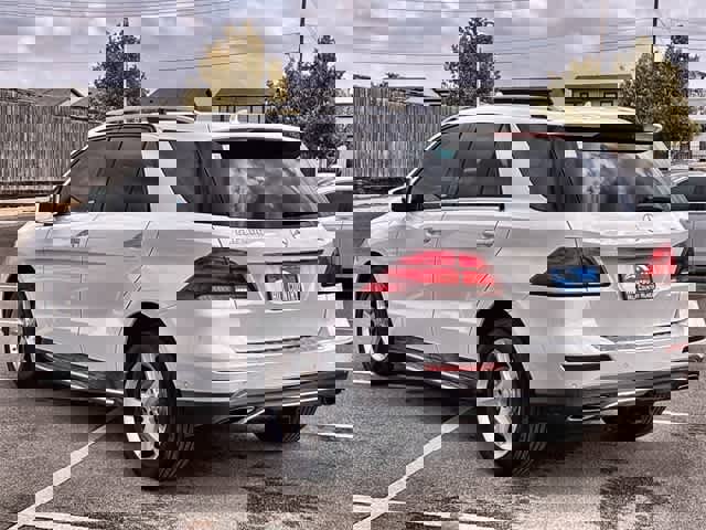 Used 2019 Mercedes-Benz GLE 400 4MATIC image 4