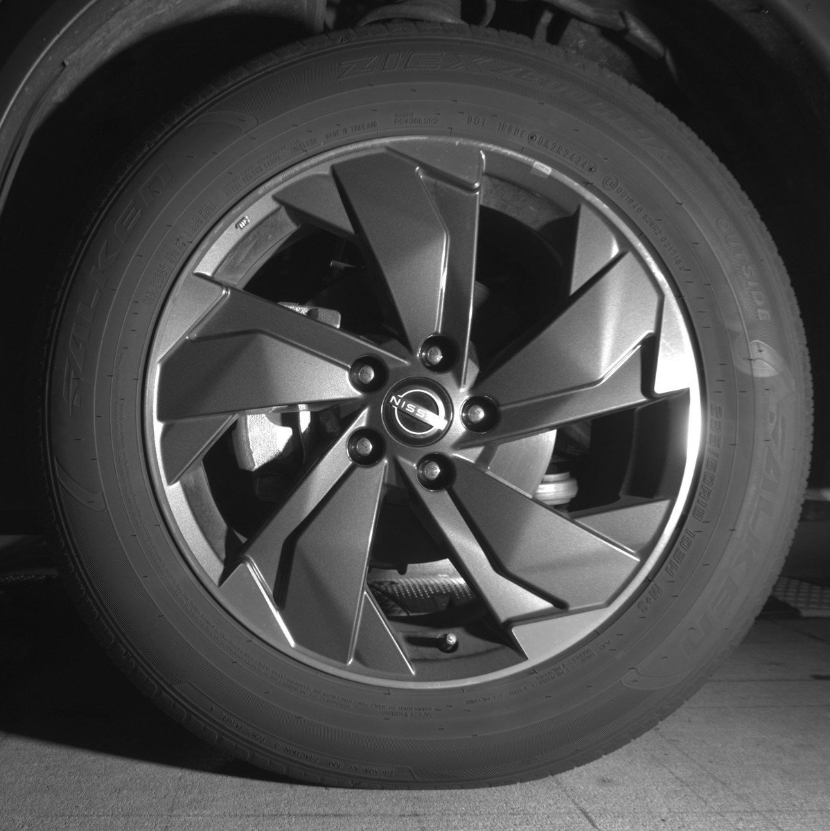 Used 2025 Nissan Rogue SV image 12