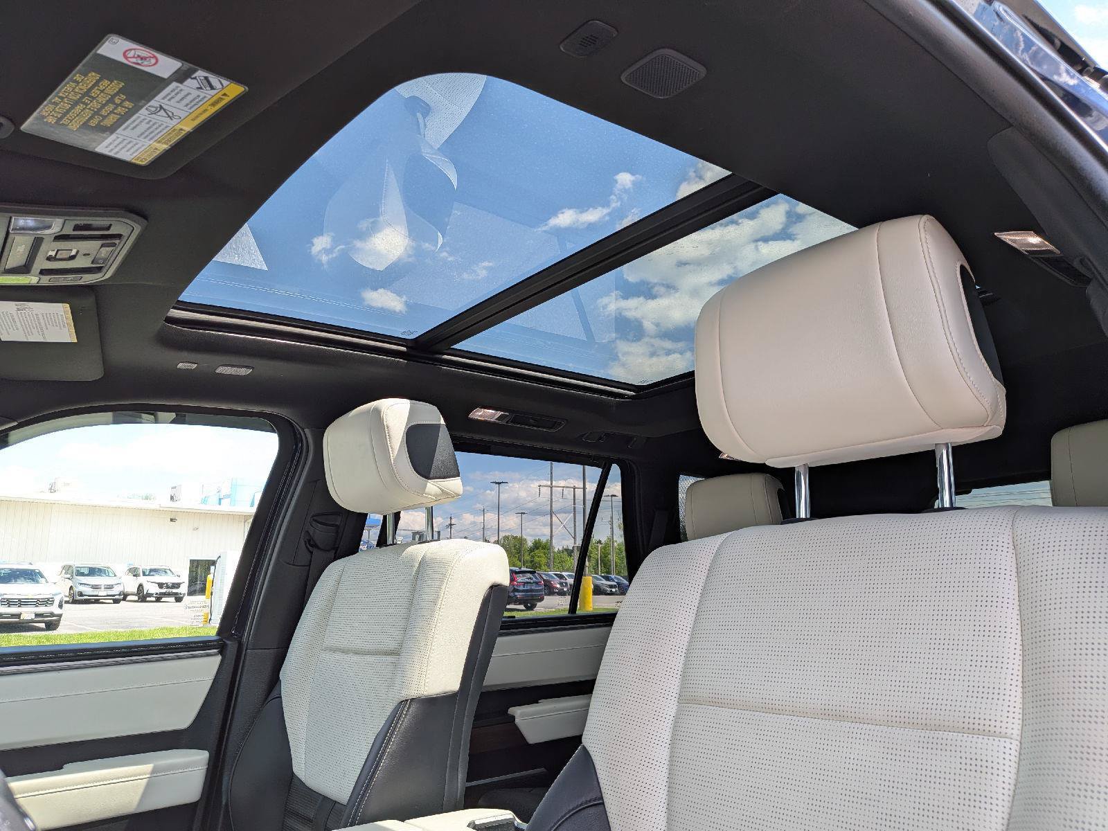 Used 2023 Toyota Sequoia Capstone AWD/4WD image 15