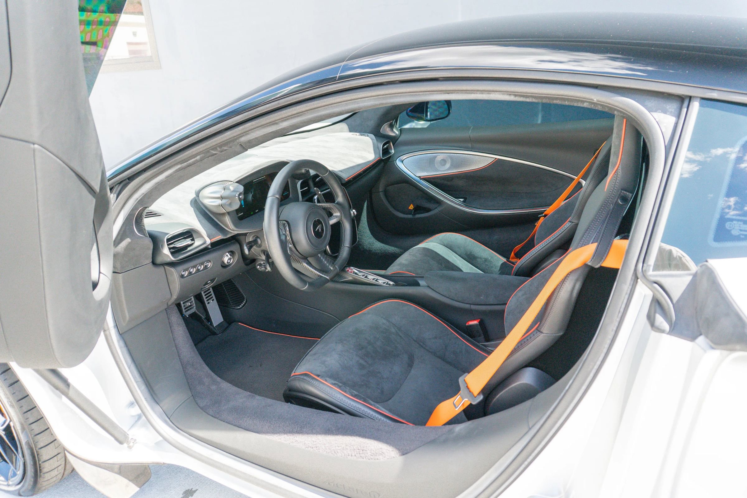 Used 2023 McLaren Artura RWD image 14
