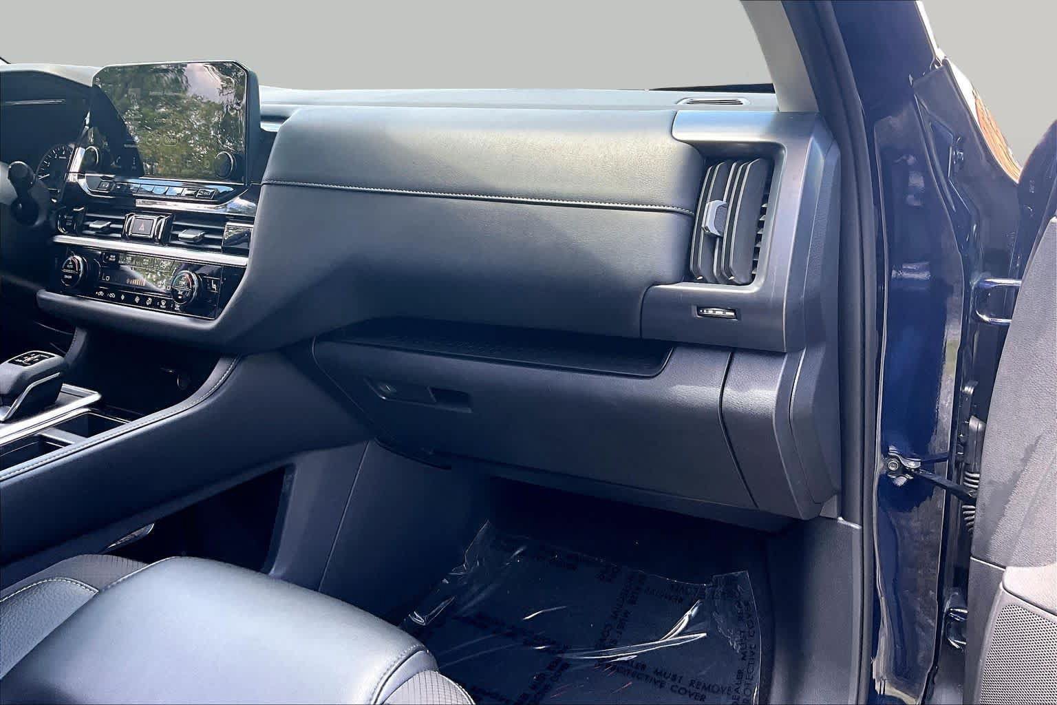 Used 2025 Nissan Pathfinder SL AWD/4WD image 19