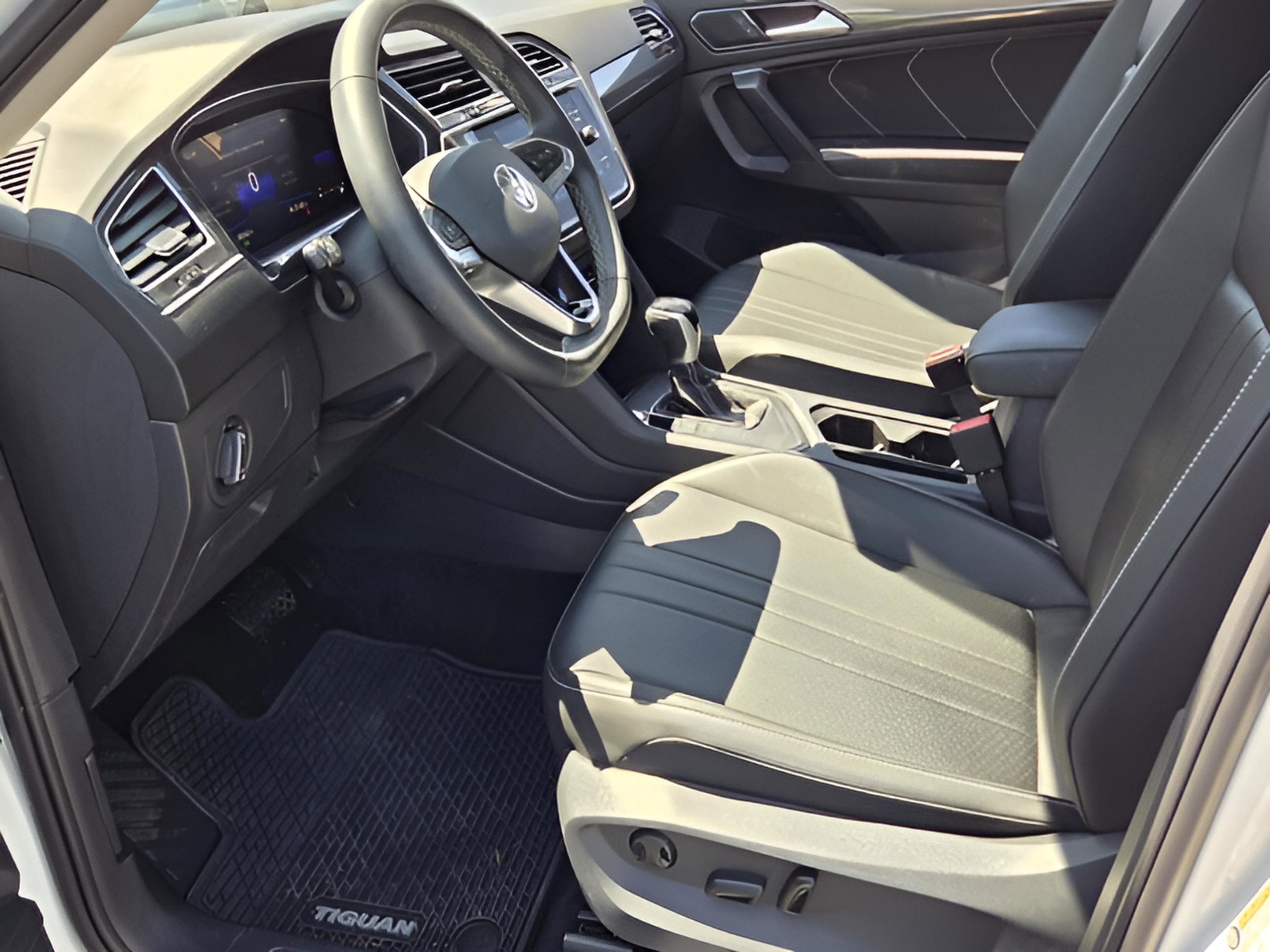 Used 2023 Volkswagen Tiguan SE image 13