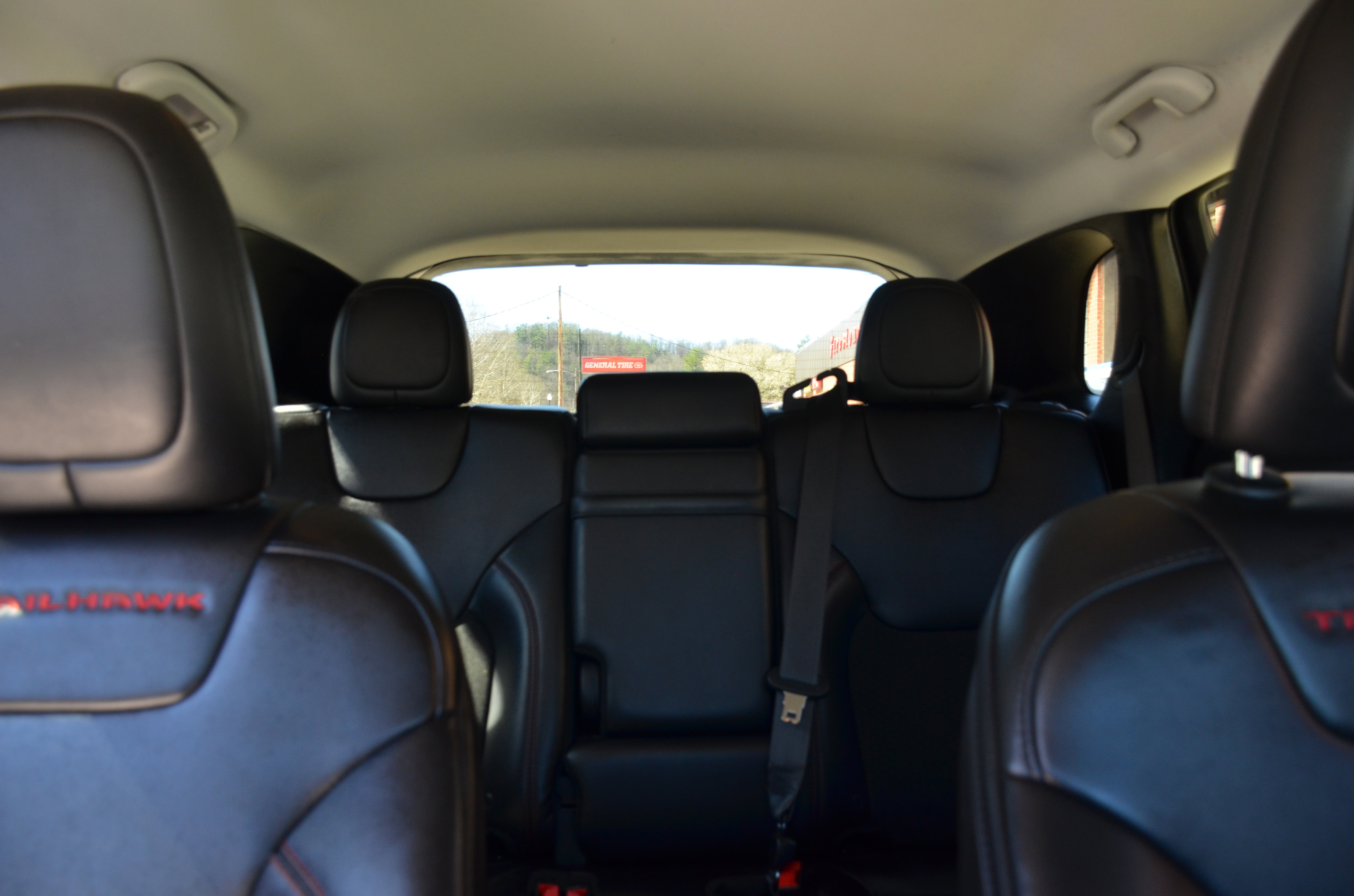 Used 2019 Jeep Cherokee Trailhawk w/ Cold Weather Group image 28