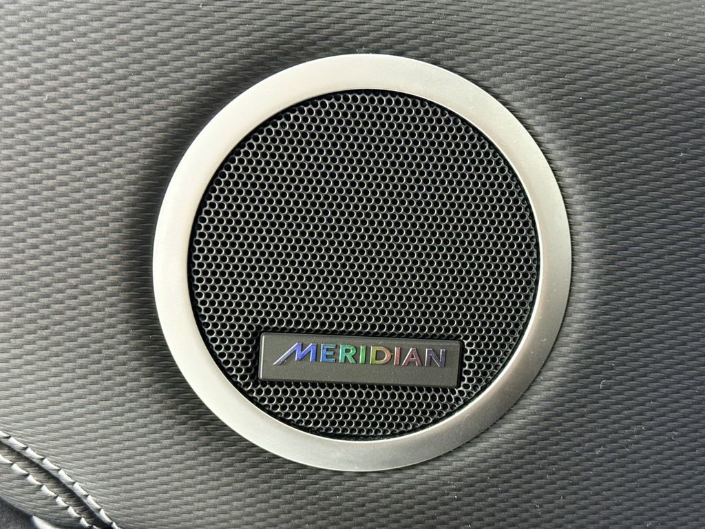 Used 2024 Land Rover Discovery Dynamic SE image 22