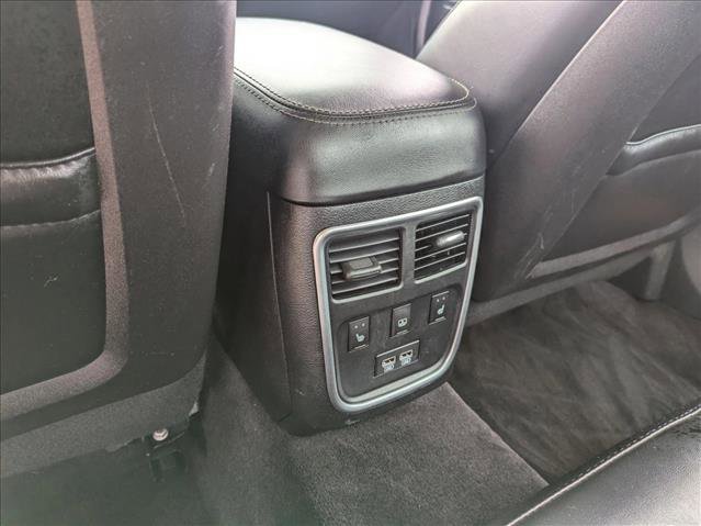 Used 2017 Chrysler 300 C image 19