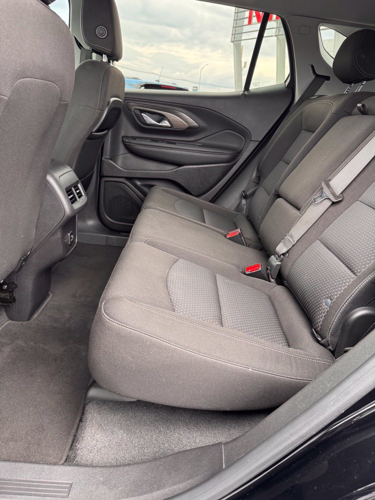 Used 2024 GMC Terrain SLE w/ Driver Convenience Package FWD image 10