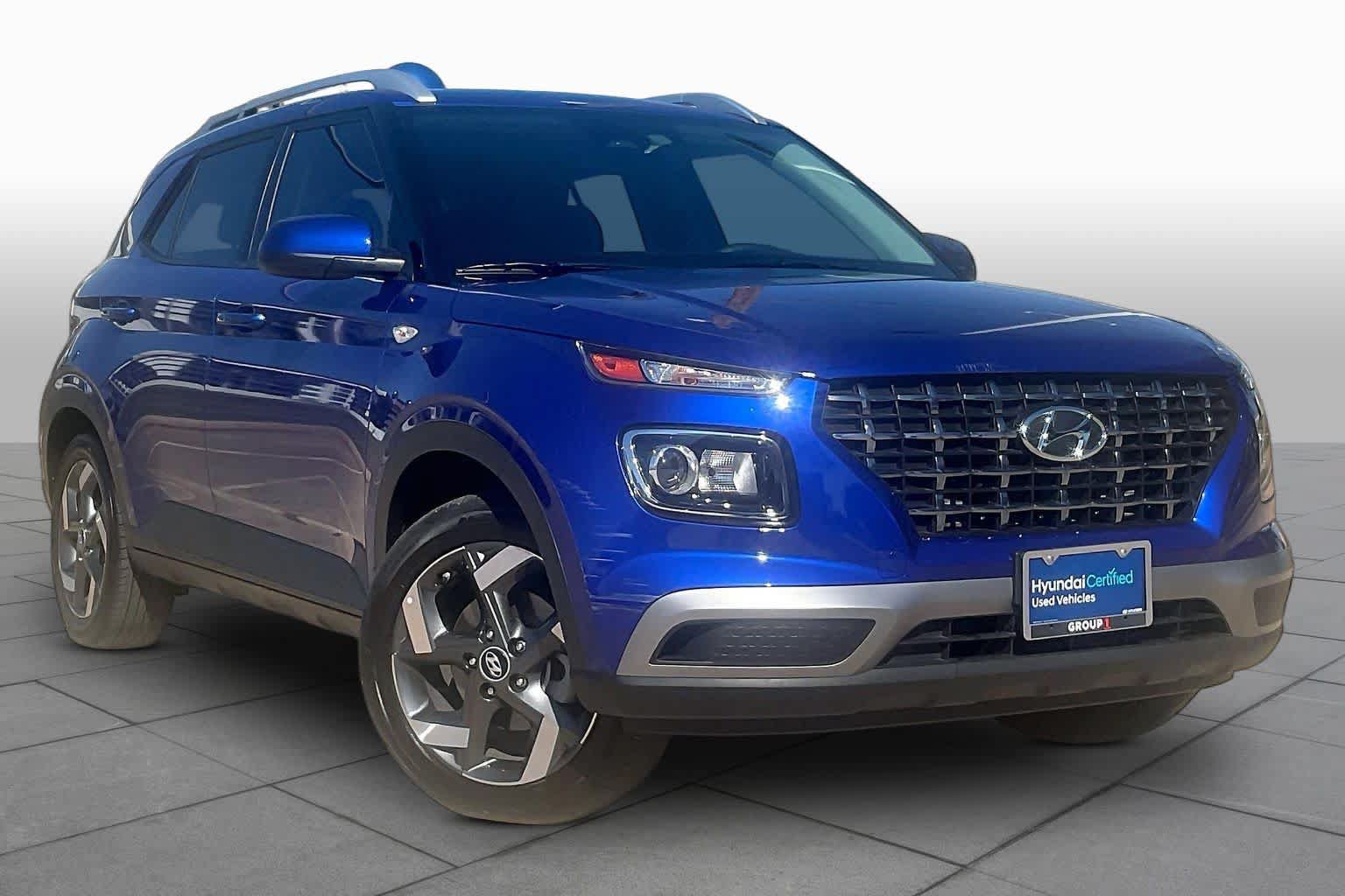 Certified 2025 Hyundai Venue SEL FWD image 3