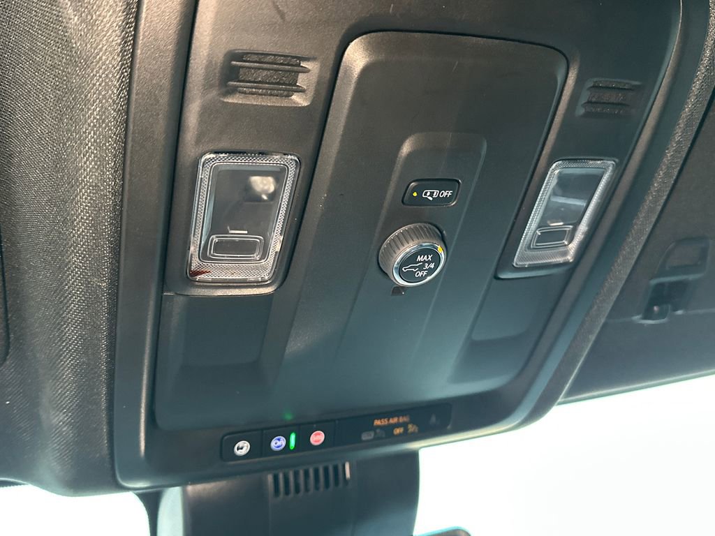 Used 2025 Chevrolet Suburban Z71 image 30