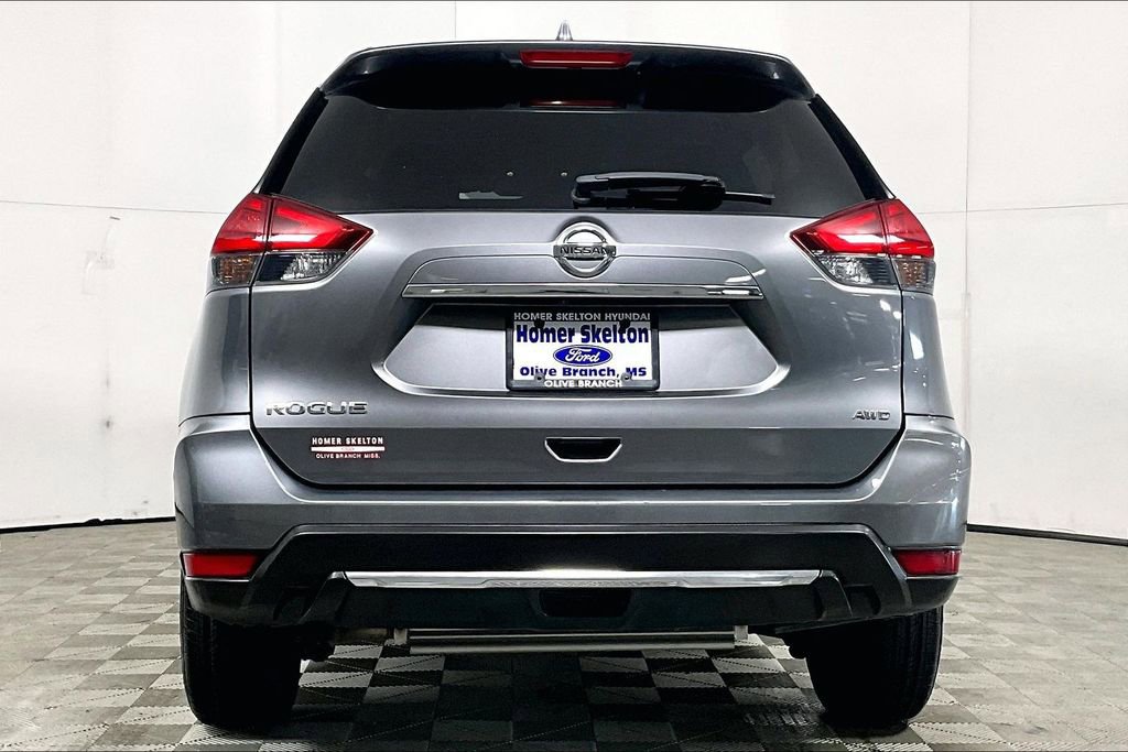 Used 2017 Nissan Rogue S w/ Appearance Package image 4