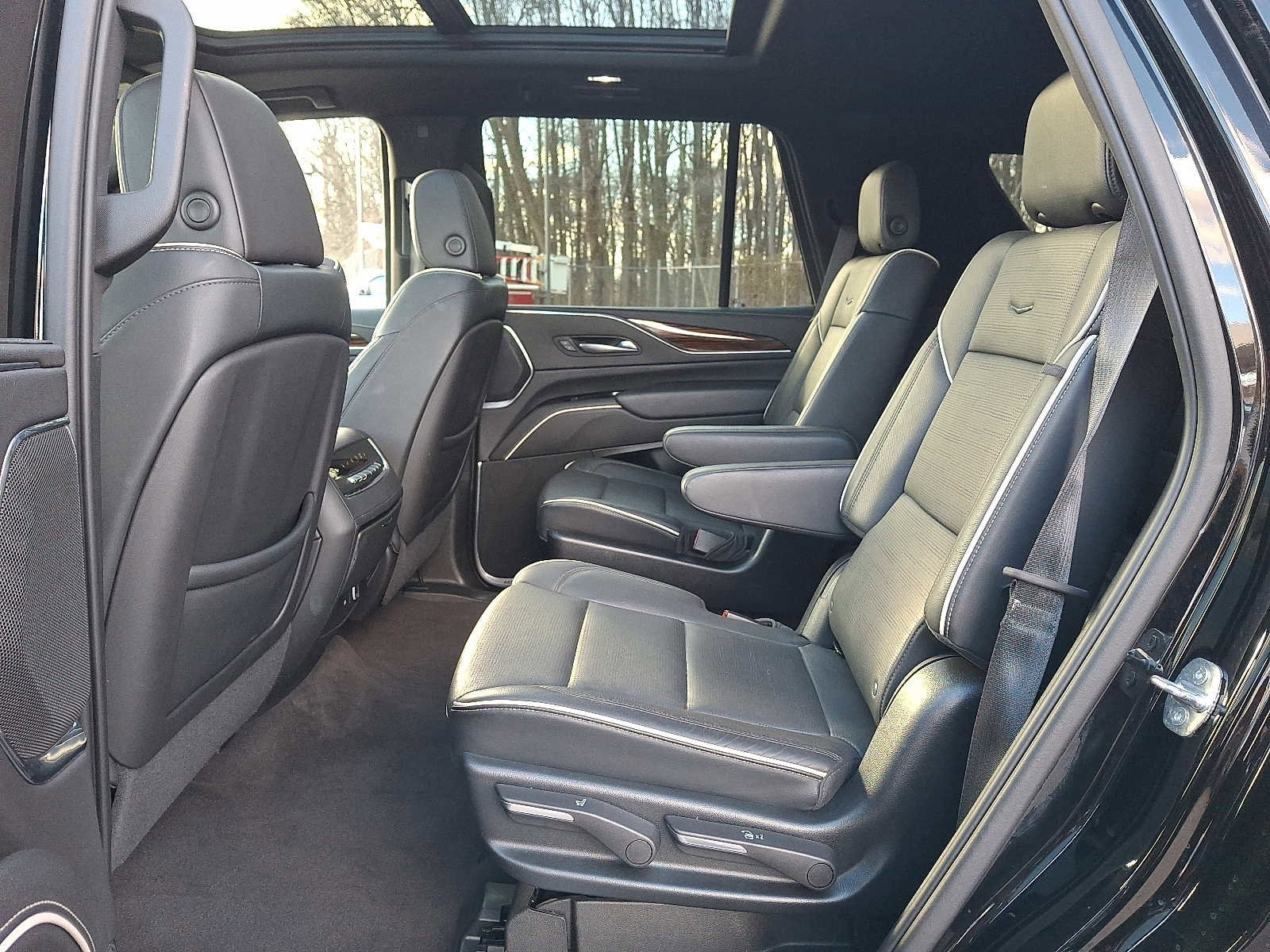 Used 2023 Cadillac Escalade Premium Luxury image 11