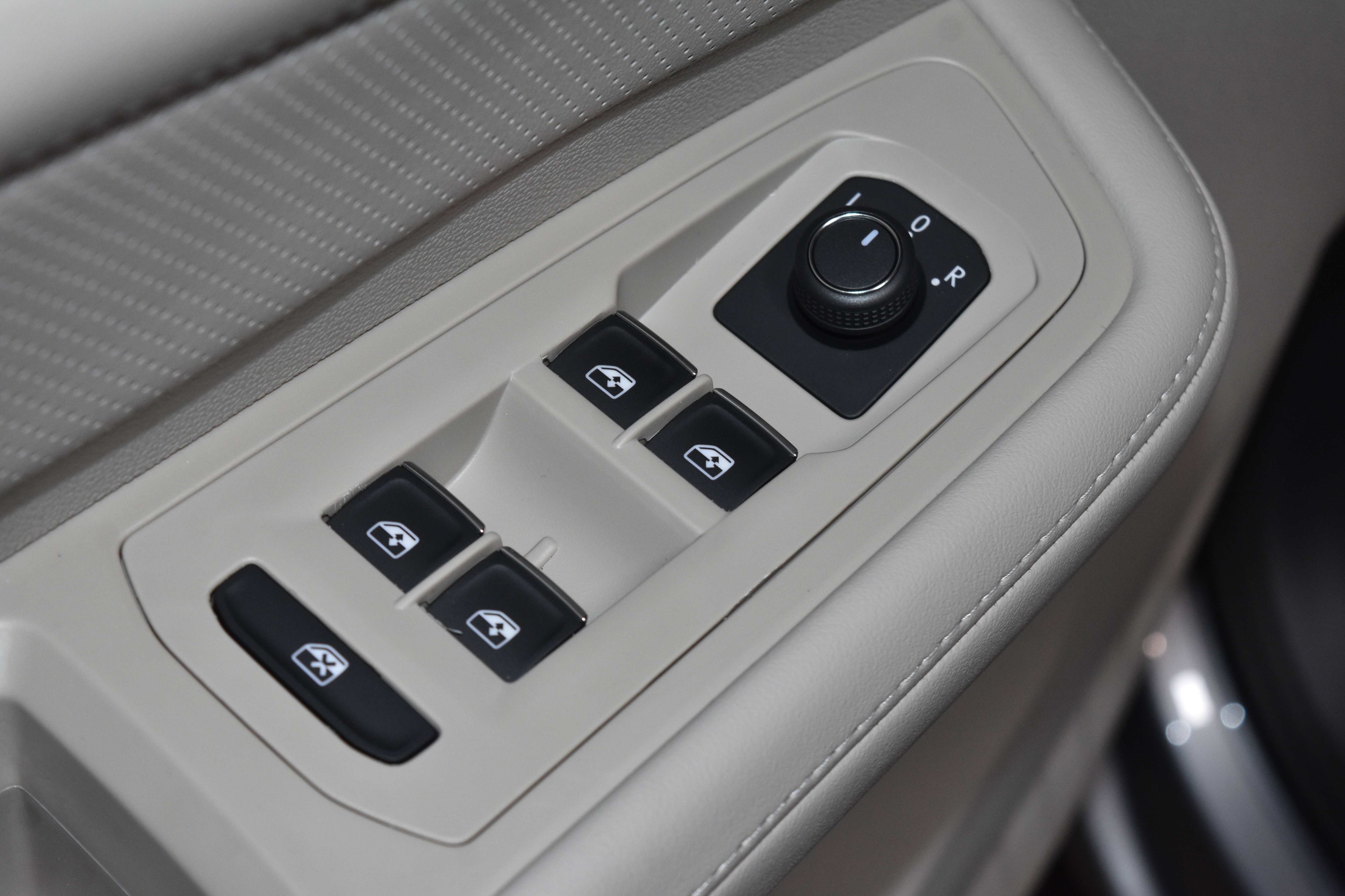 New 2026 Volkswagen Atlas SE FWD image 4