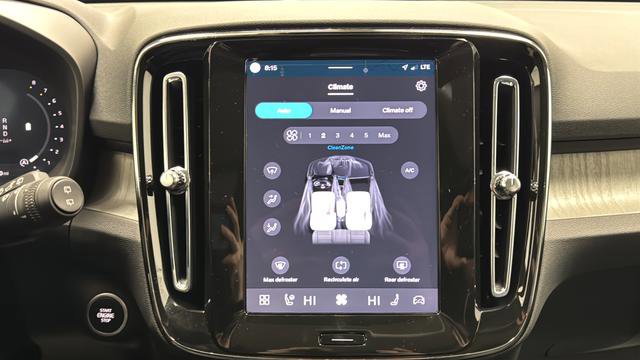 Used 2025 Volvo XC40 B5 Core w/ Protection Package Premier AWD/4WD image 18