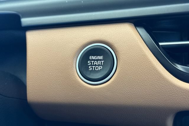 Certified 2025 Kia Seltos EX w/ EX Sunroof Package FWD image 30