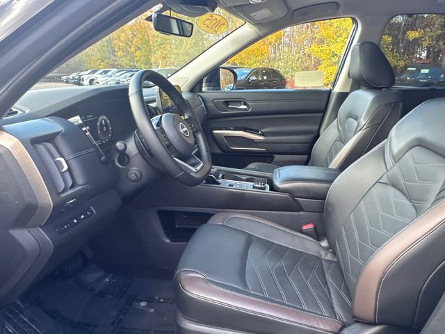 Used 2025 Nissan Pathfinder Platinum w/ Cargo Package AWD/4WD image 40