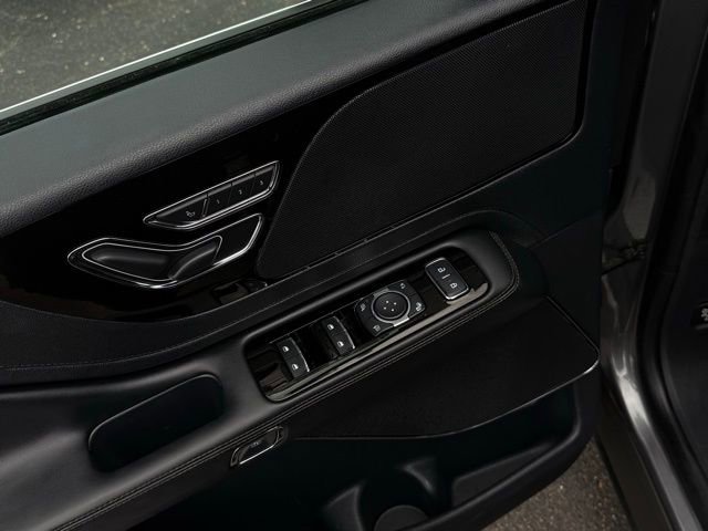 Used 2025 Lincoln Aviator AWD image 10