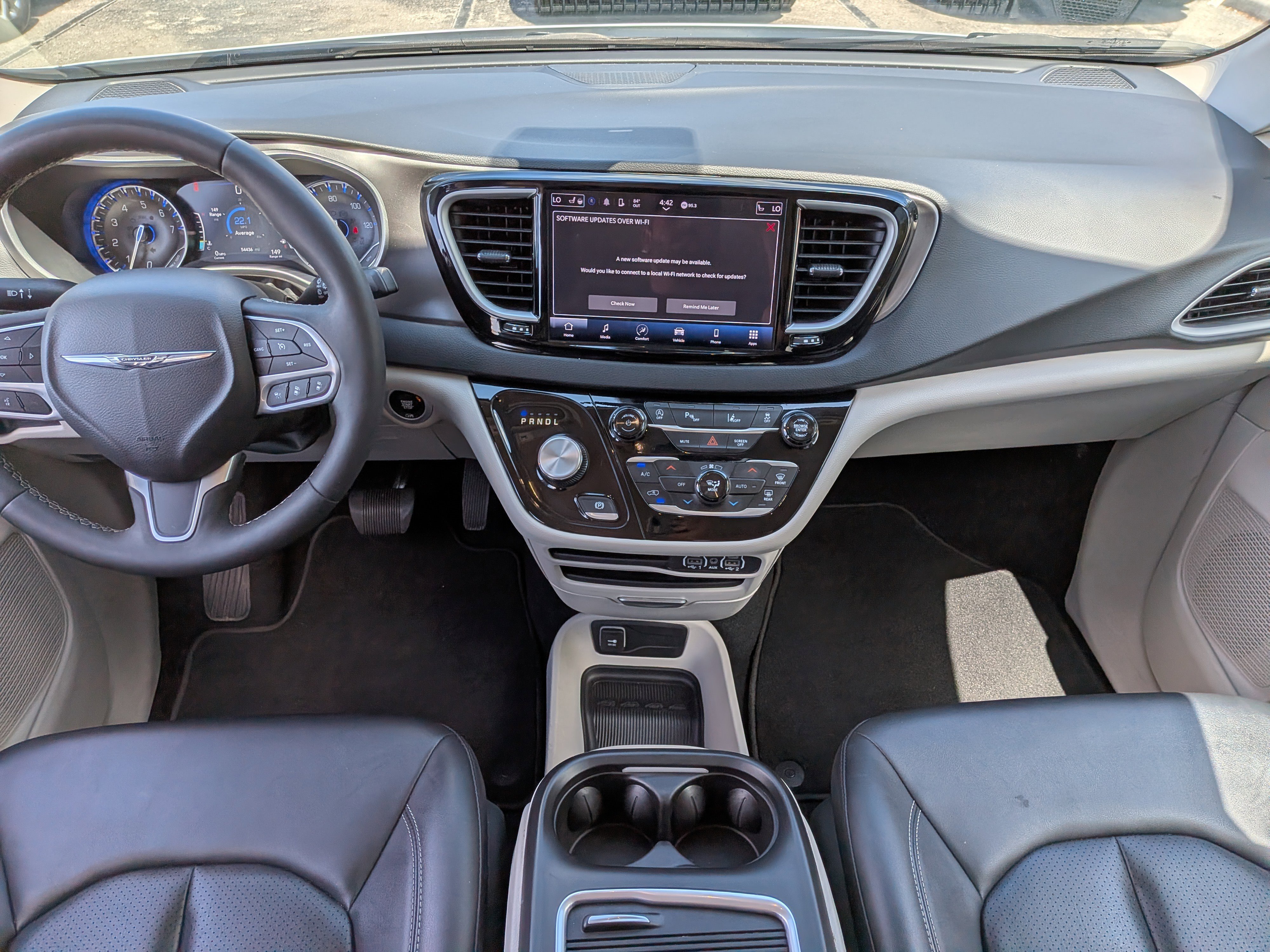 Used 2024 Chrysler Pacifica Touring-L image 17