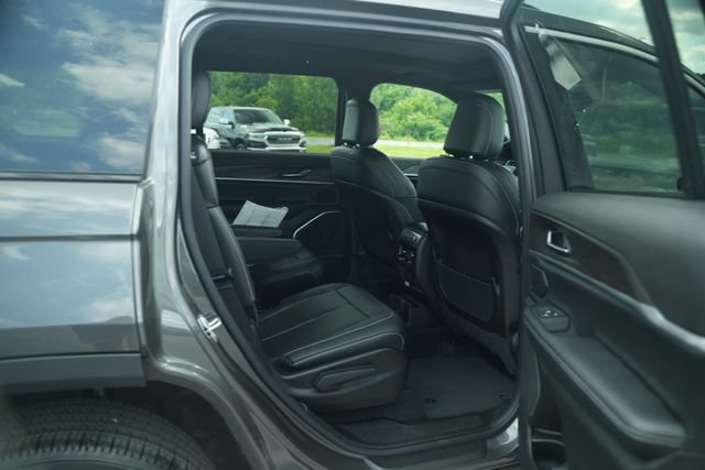 New 2026 Jeep Grand Cherokee L Limited w/ Luxury Tech Group II AWD/4WD image 21