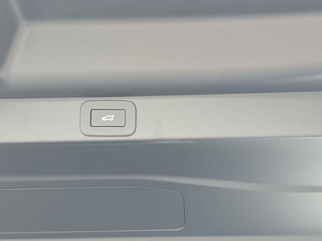 New 2025 Land Rover Range Rover Long Wheelbase SE image 13