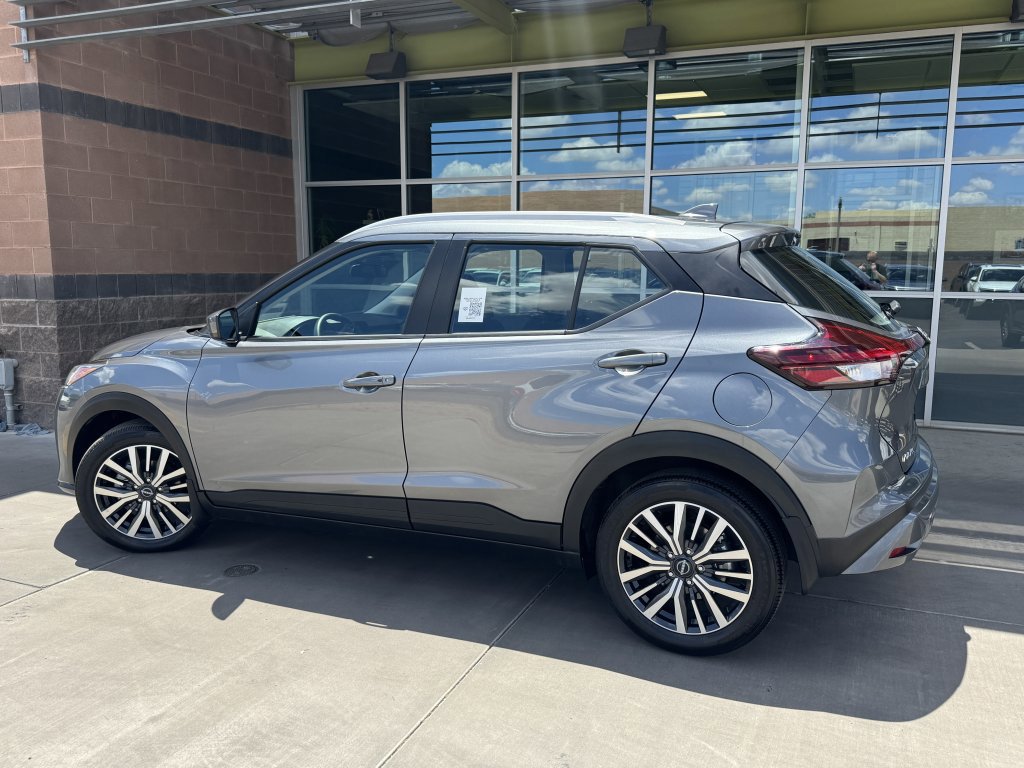 Used 2023 Nissan Kicks SV image 5
