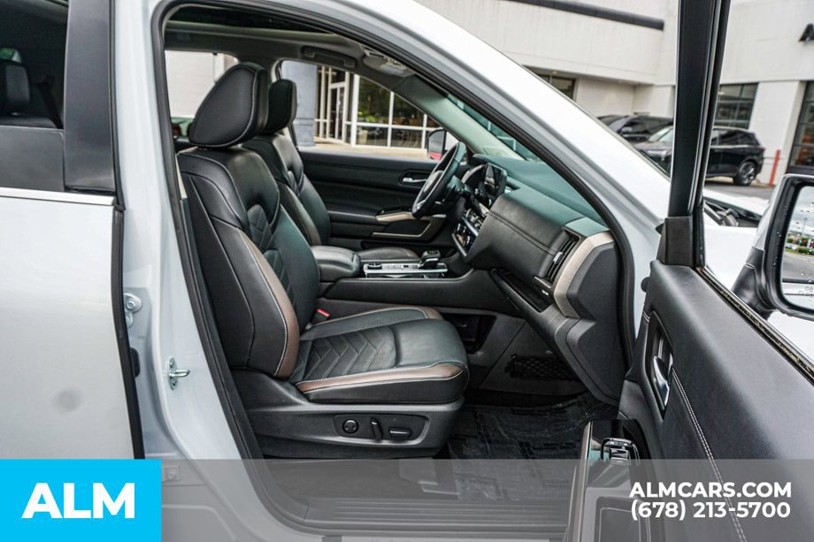 Used 2025 Nissan Pathfinder Platinum w/ Cargo Package AWD/4WD image 25