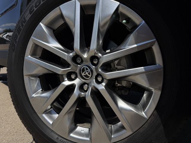 Used 2023 Toyota RAV4 XLE Premium FWD image 10