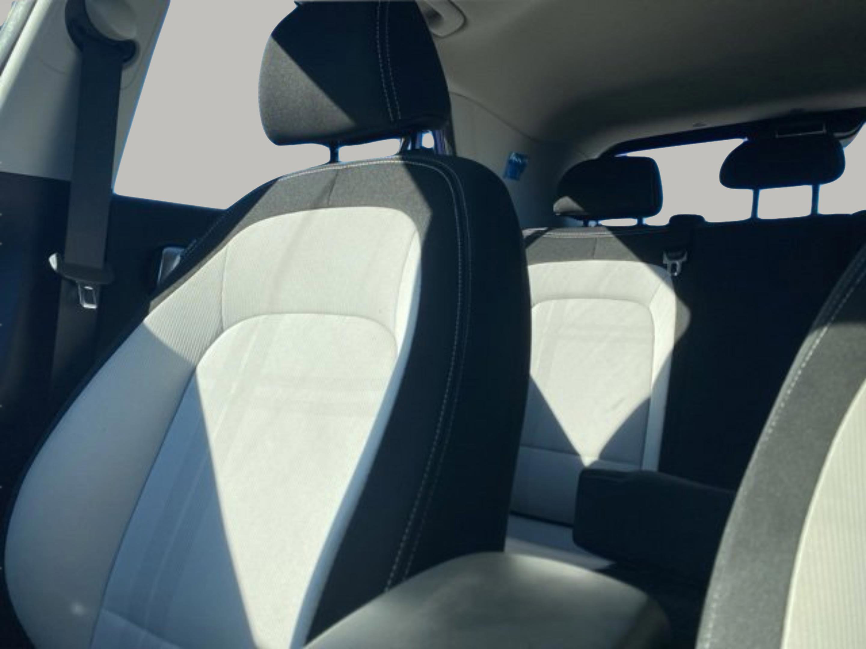 Used 2023 Hyundai Venue SEL image 26