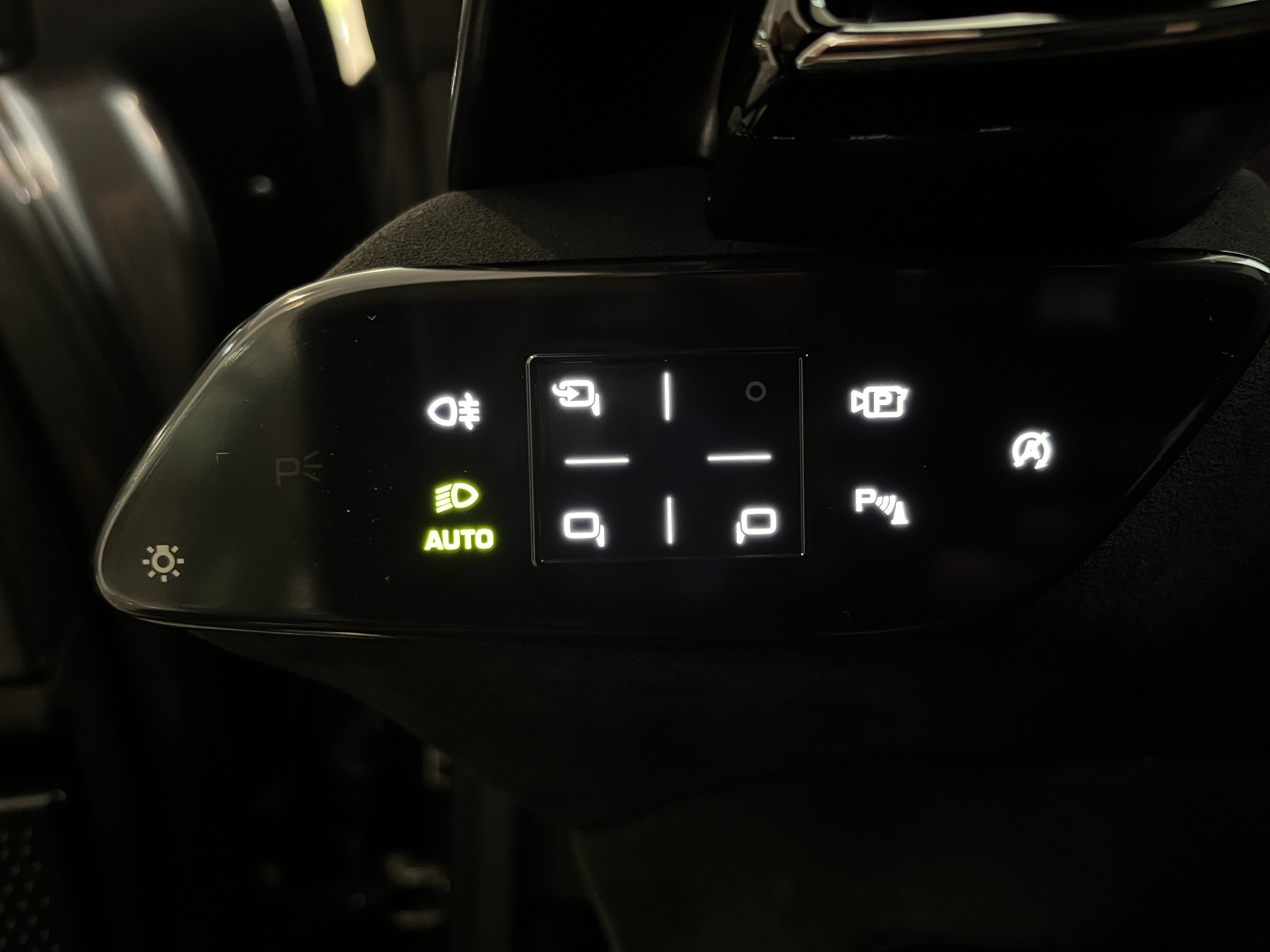 Used 2022 Ferrari Roma RWD image 20