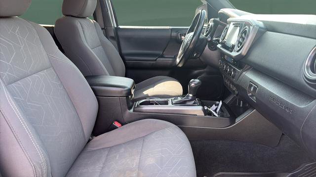 Used 2016 Toyota Tacoma TRD Off-Road w/ Premium & Technology Package AWD/4WD image 29