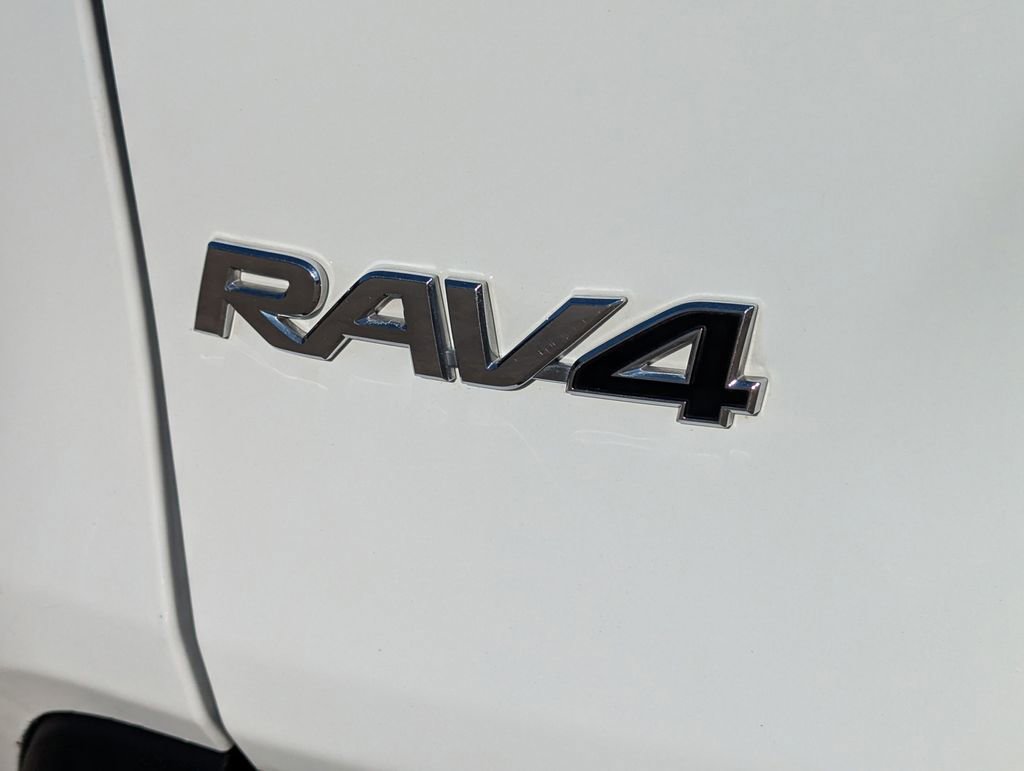 Used 2022 Toyota RAV4 XLE w/ Convenience Package FWD image 31