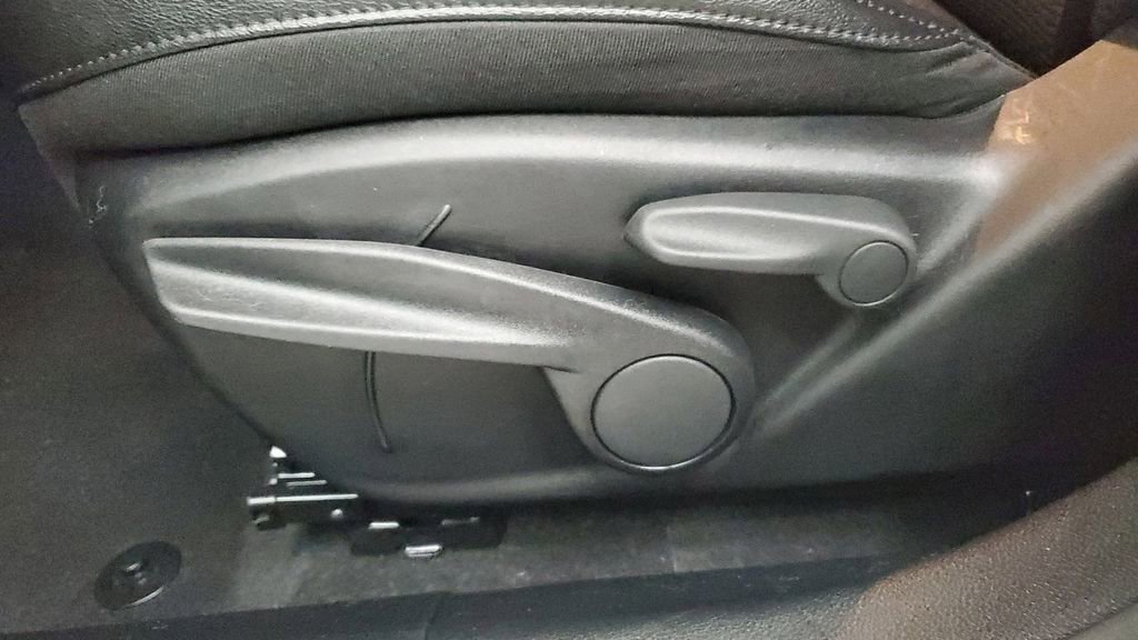 Used 2024 Jeep Compass Latitude w/ Altitude Special Edition image 22