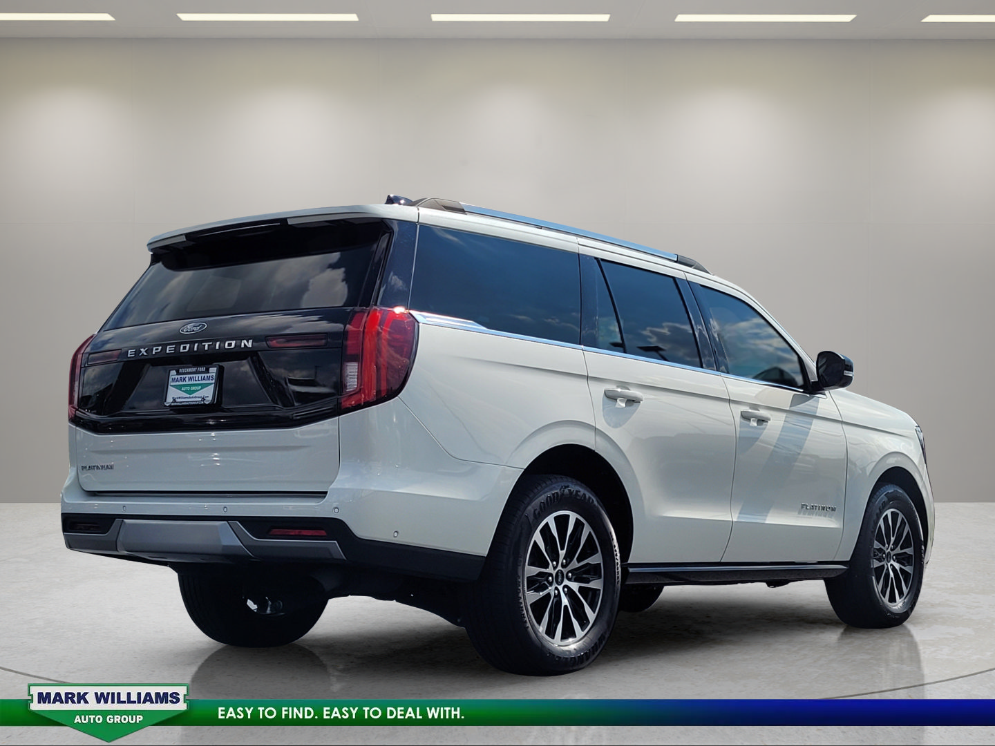 Used 2025 Ford Expedition Platinum AWD/4WD image 4