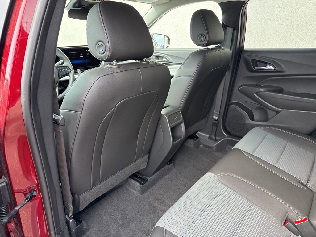 Used 2025 Chevrolet Trax LT image 23