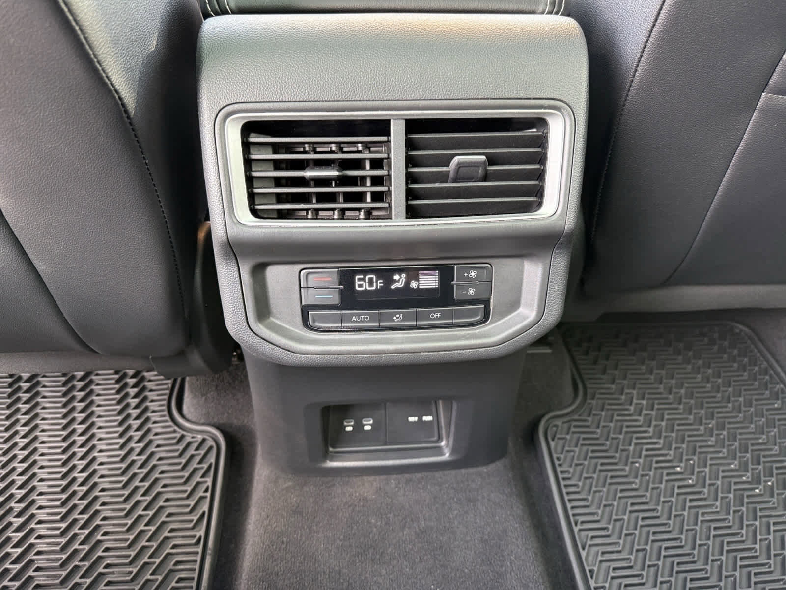 Used 2024 Volkswagen Atlas SE image 27