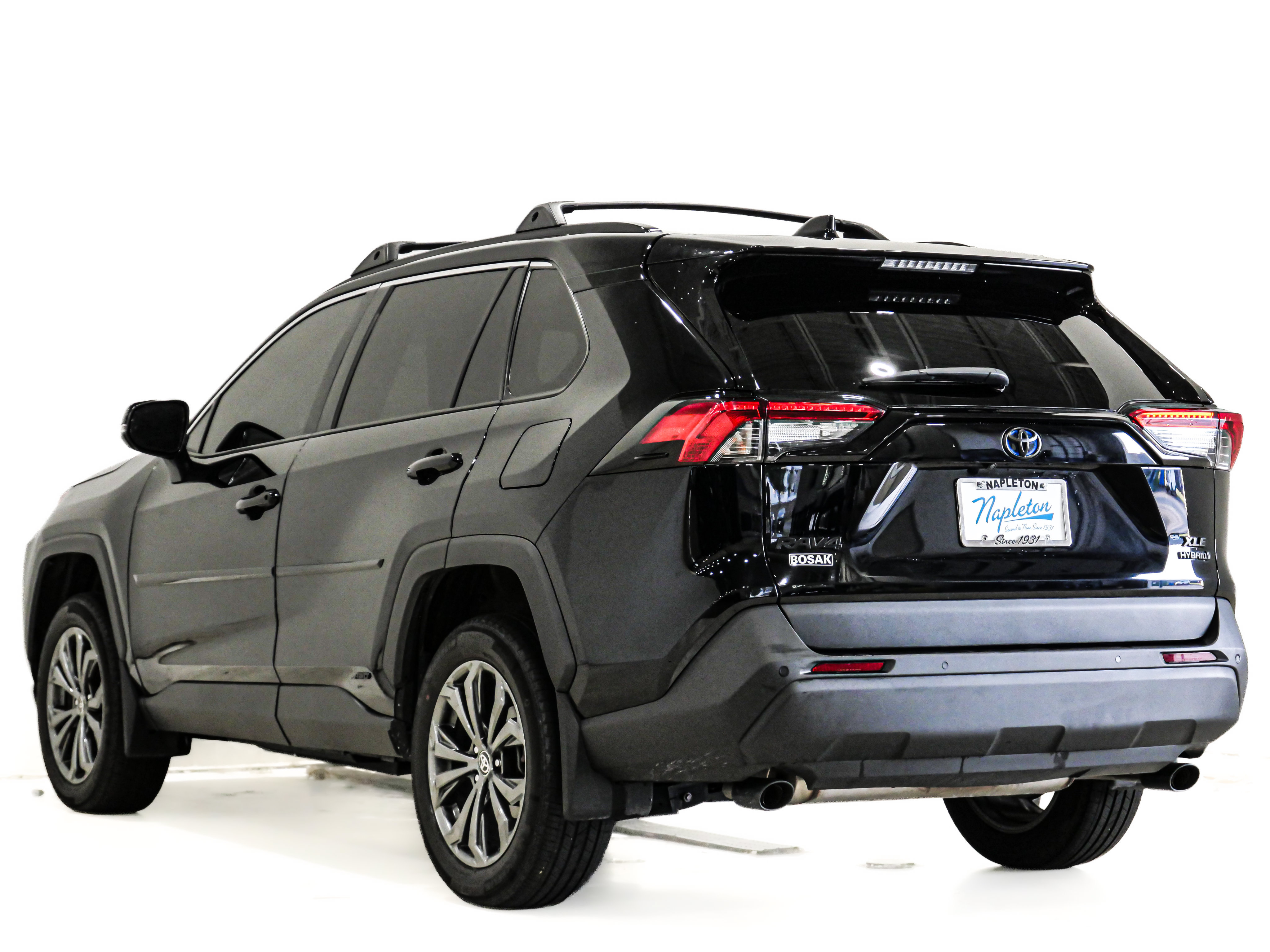 Used 2023 Toyota RAV4 XLE Premium AWD/4WD image 9