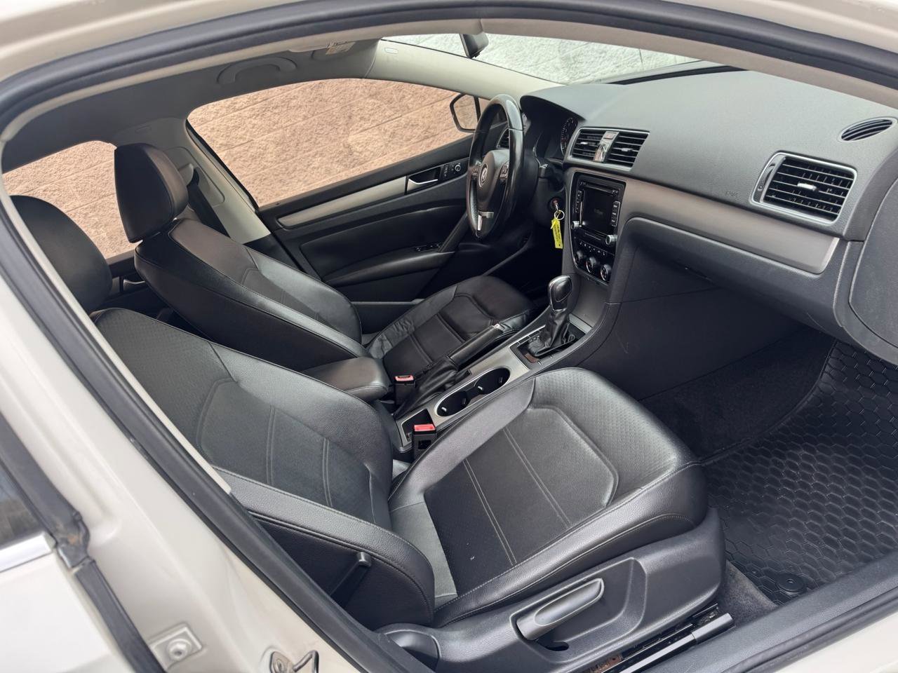 Used 2014 Volkswagen Passat 2.5 SE FWD image 21