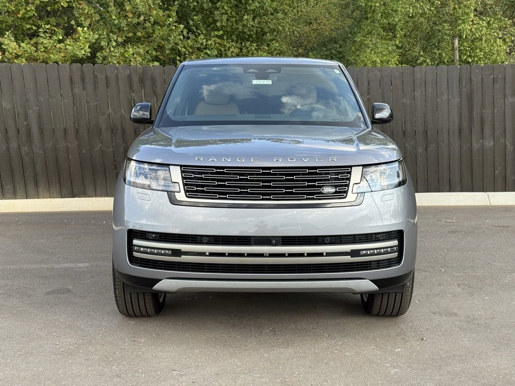 New 2025 Land Rover Range Rover Long Wheelbase SE image 9