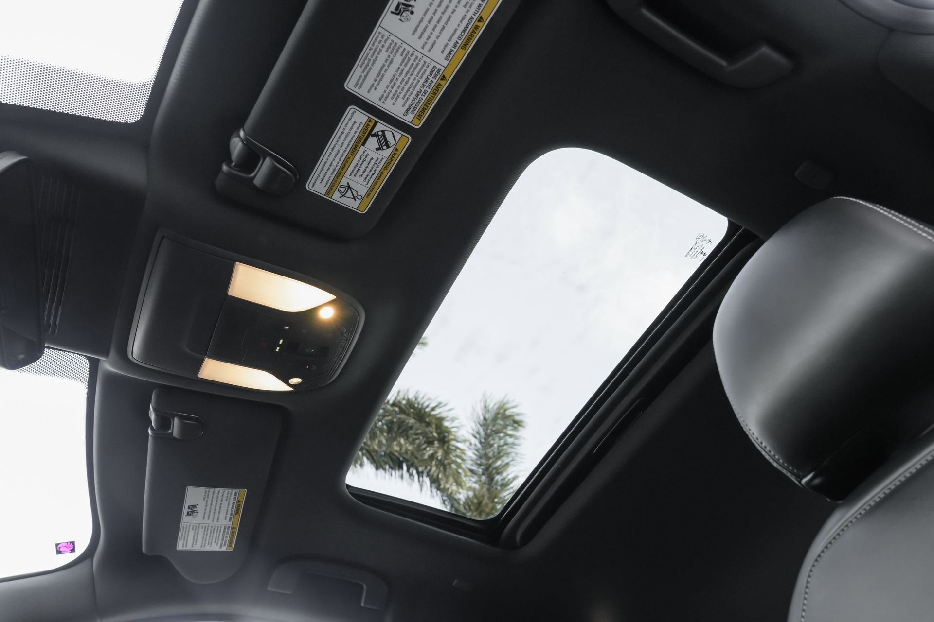 Used 2025 INFINITI QX55 Luxe w/ Accent Package image 17