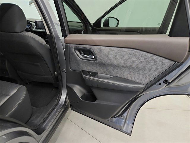 Used 2021 Nissan Rogue SV image 35