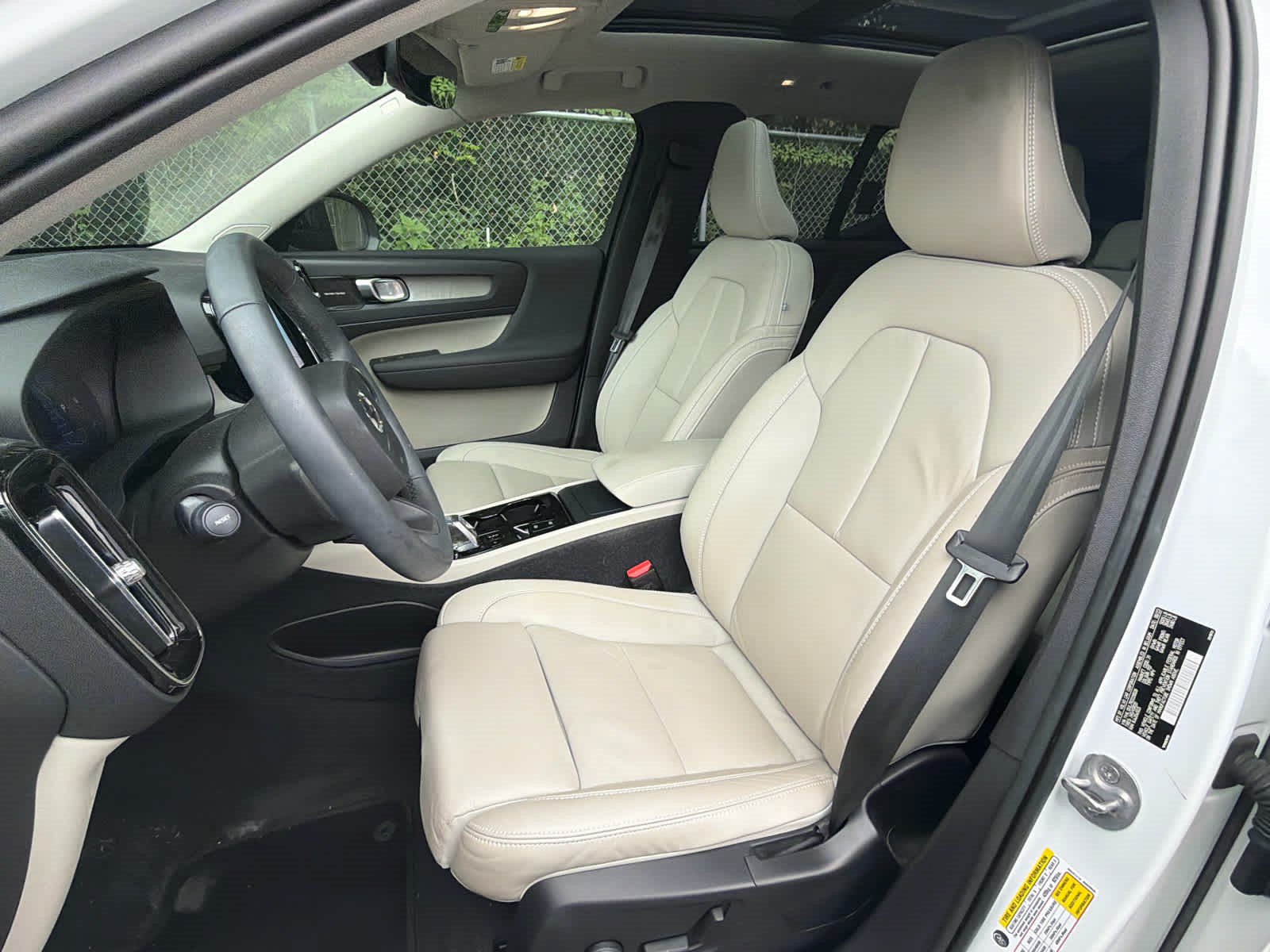 Used 2024 Volvo XC40 B5 Plus AWD/4WD image 27
