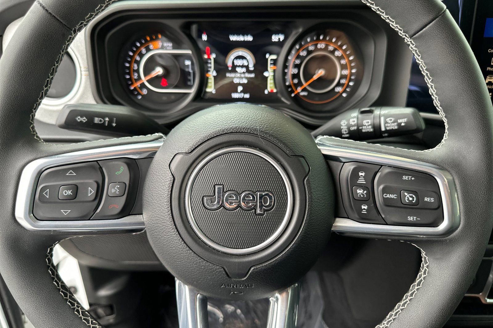 Used 2025 Jeep Wrangler Sahara image 23