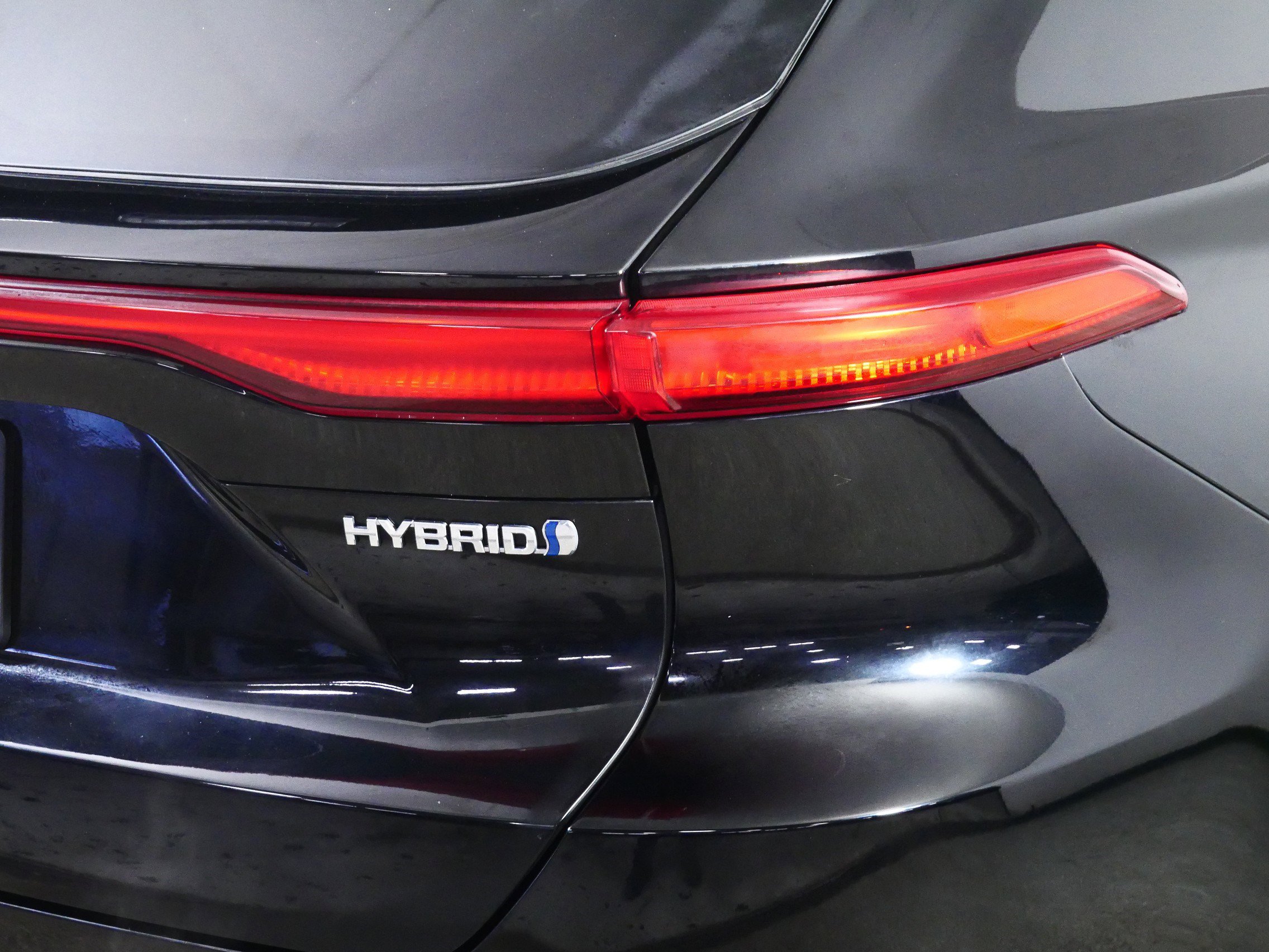 Used 2021 Toyota Venza LE w/ Carpet Mat Package (TMS) image 17