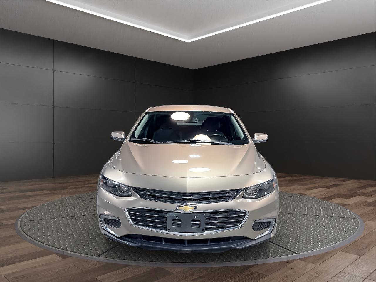 Used 2018 Chevrolet Malibu LT image 3