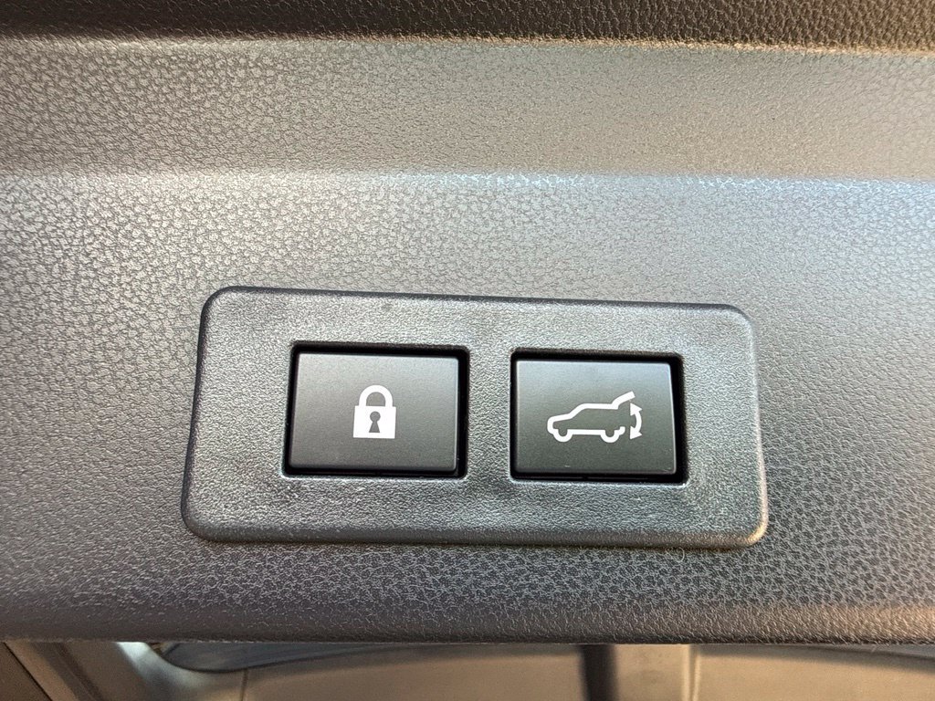 Used 2023 Subaru Ascent Touring AWD/4WD image 28