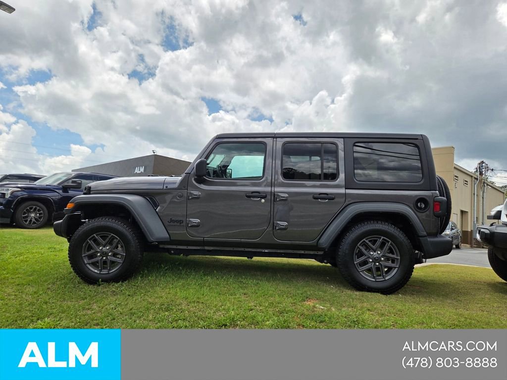 Used 2025 Jeep Wrangler Unlimited Sport AWD/4WD image 3