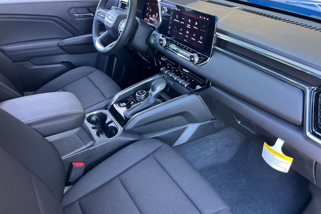 New 2025 GMC Canyon Elevation w/ Convenience Package image 12