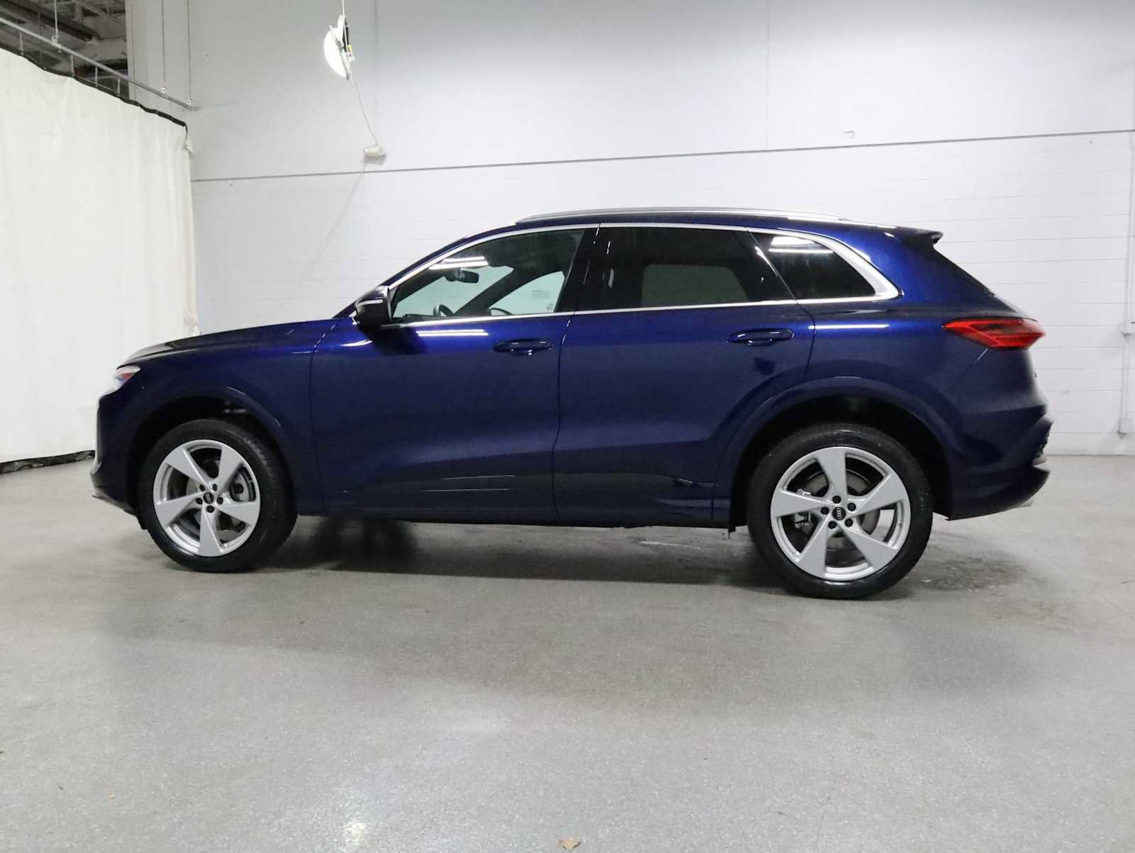 Certified 2025 Audi Q5 Premium Plus AWD/4WD image 2