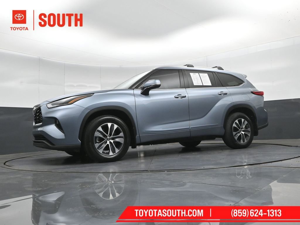 Used 2022 Toyota Highlander XLE AWD/4WD image 48