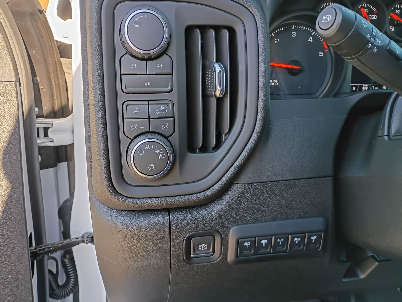 New 2026 Chevrolet Silverado 3500 W/T image 31